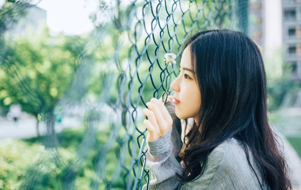“这……”斥候苦涩的看了邓贤一眼。